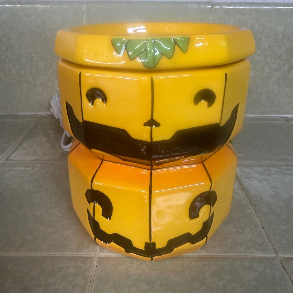 Halloween Forevermore Jack-O-Lantern Ceramic Wax Warmer Electric Pumpkin P09A